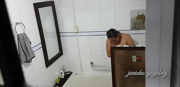  Espiando minha vizinha tomar banho !!! Ela me pegou  !!! Gostou e me chamou para entrar ( Paty Bumbum - Juninho gogoboy - El Toro De Oro )